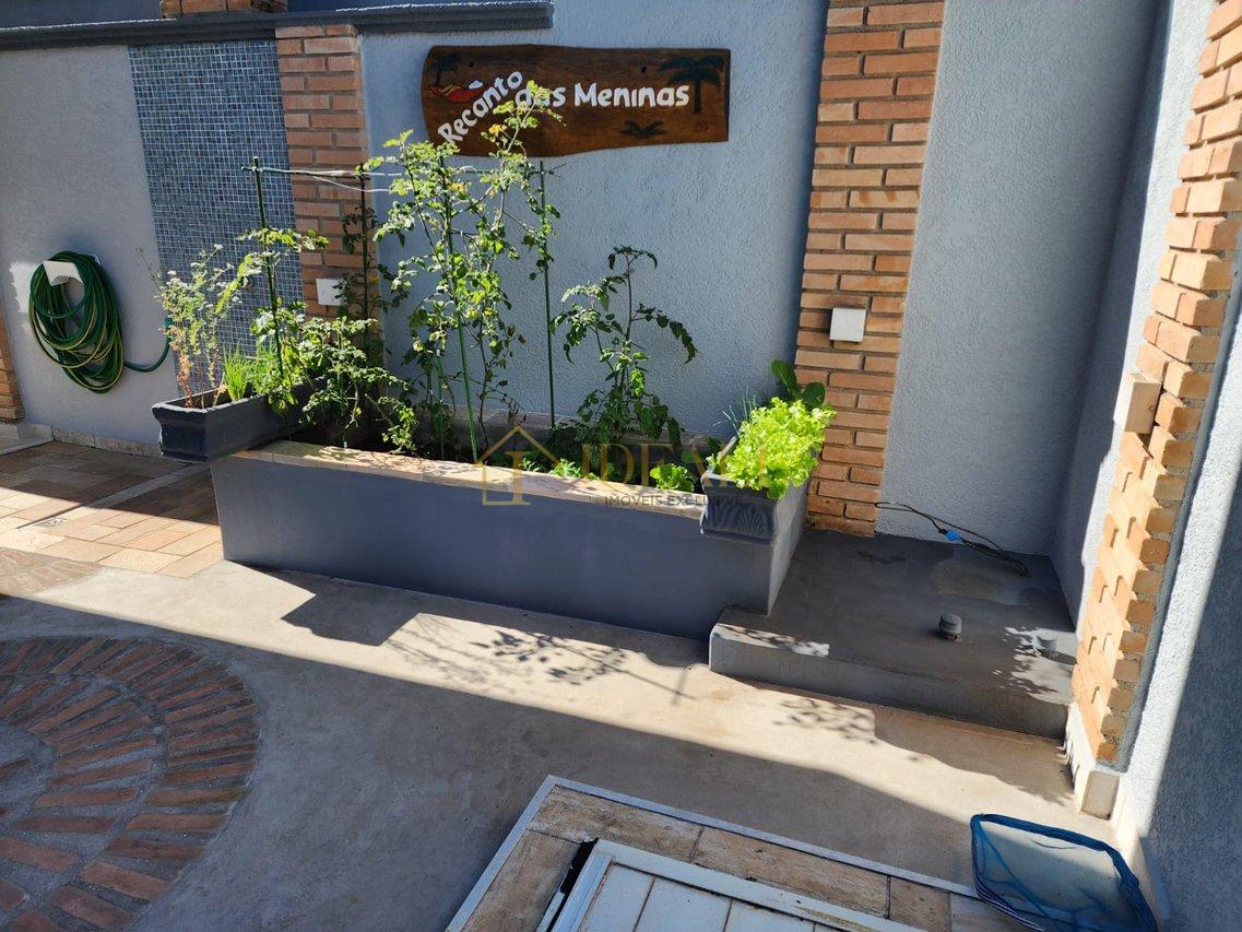 Linda casa em condomínio fechado, alto padrão, dentro da cidade, perto de tudo e da Lucas  Atibaia - 