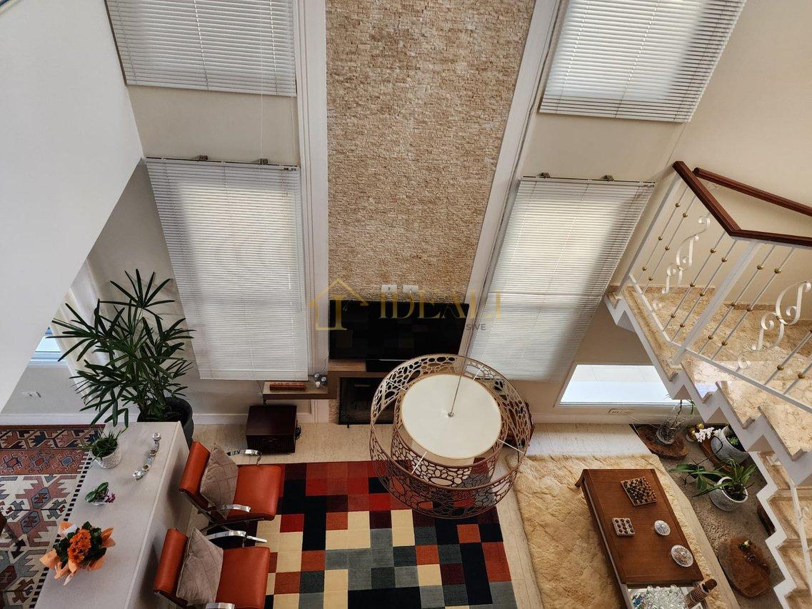 Linda casa em condomínio fechado, alto padrão, dentro da cidade, perto de tudo e da Lucas  Atibaia - 