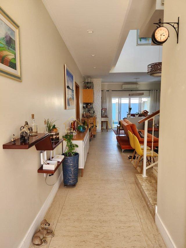 Linda casa em condomínio fechado, alto padrão, dentro da cidade, perto de tudo e da Lucas  Atibaia - 