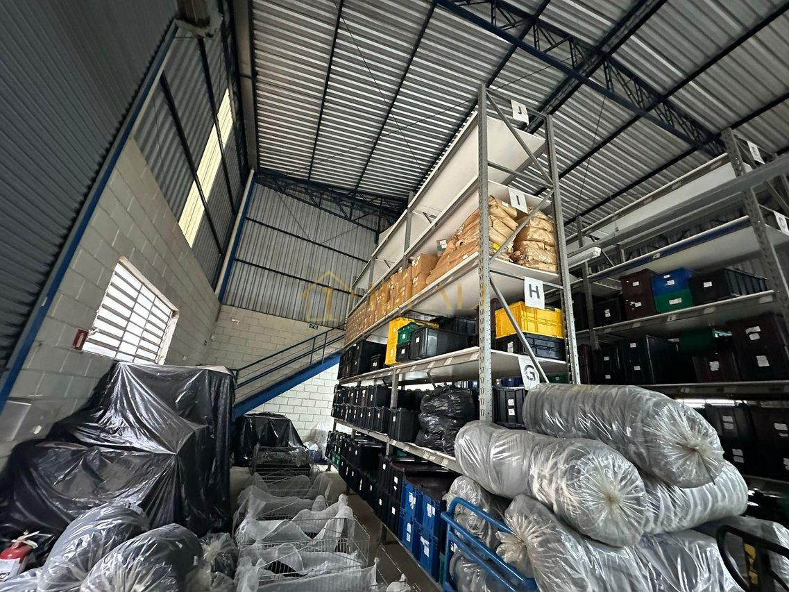 Galpão Amplo com 3.500 m² — Estrutura versátil para operações de alto desempenh  - - 