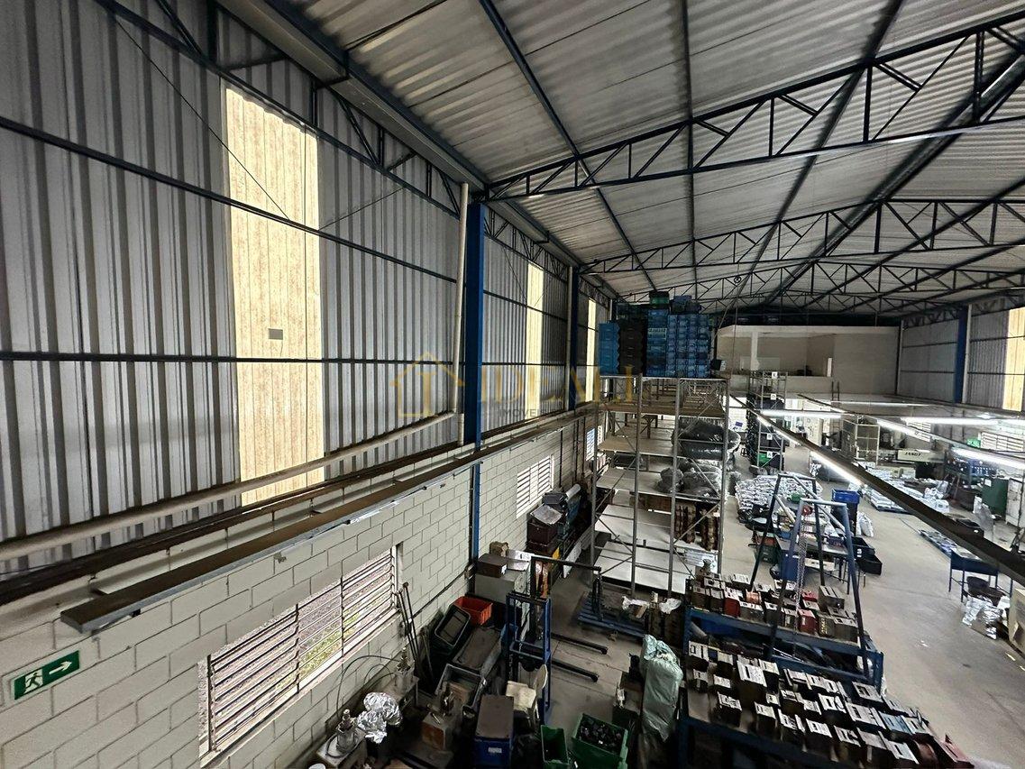 Galpão Amplo com 3.500 m² — Estrutura versátil para operações de alto desempenh  - - 