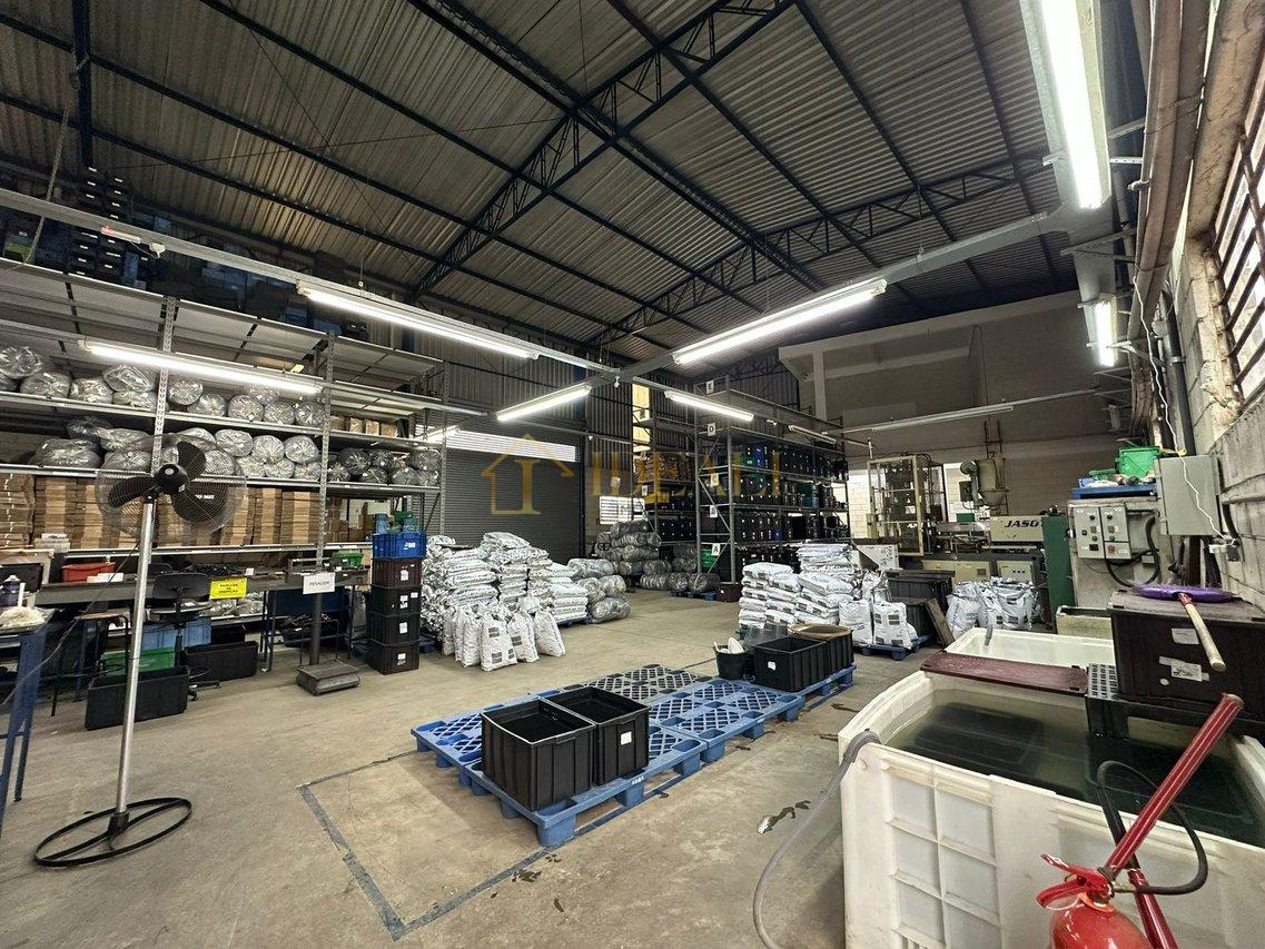 Galpão Amplo com 3.500 m² — Estrutura versátil para operações de alto desempenh  - - 