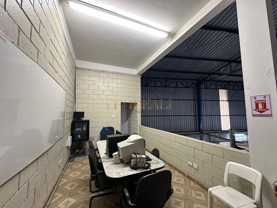 Galpão Amplo com 3.500 m² — Estrutura versátil para operações de alto desempenh  - - 