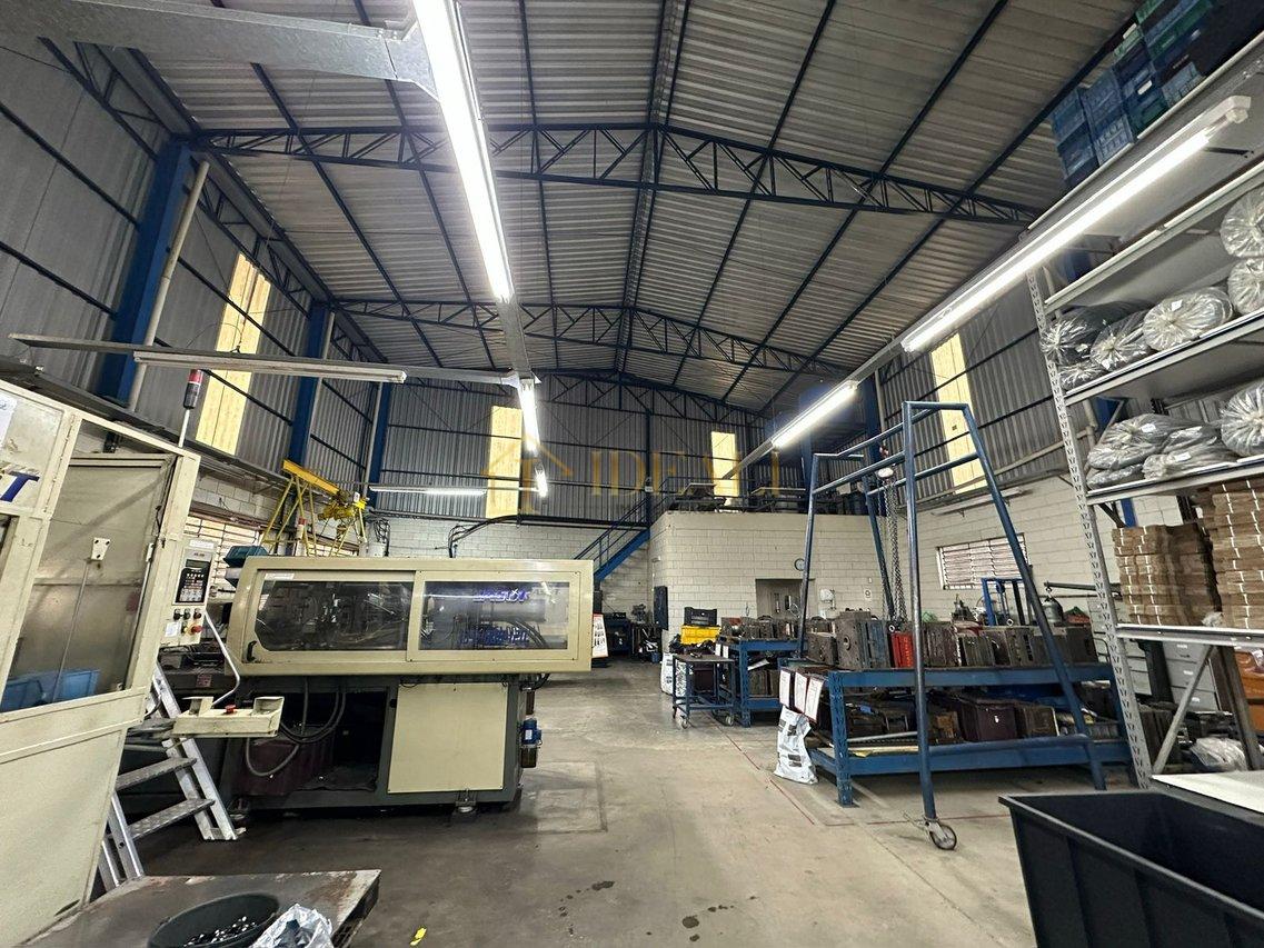 Galpão Amplo com 3.500 m² — Estrutura versátil para operações de alto desempenh  - - 