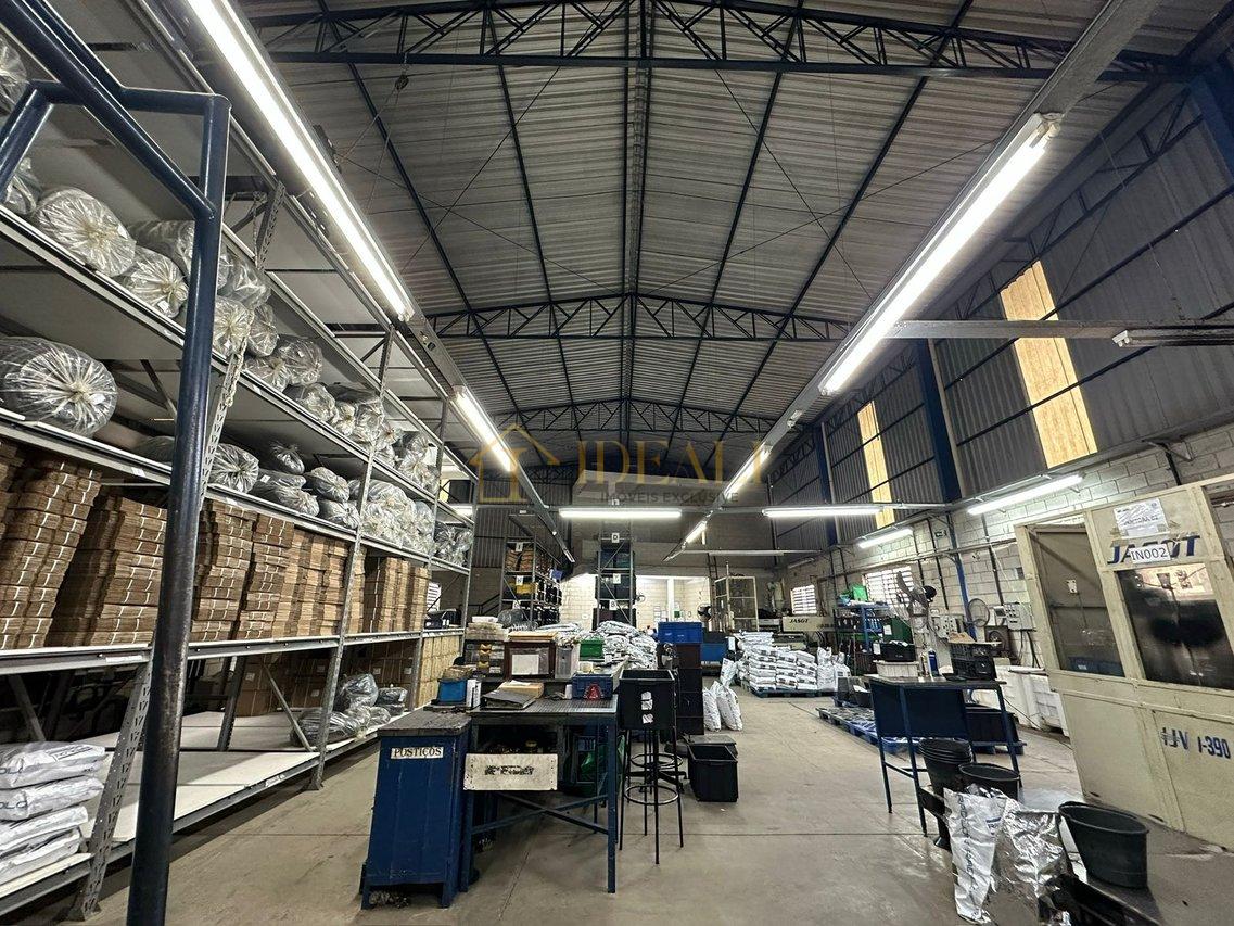 Galpão Amplo com 3.500 m² — Estrutura versátil para operações de alto desempenh  - - 