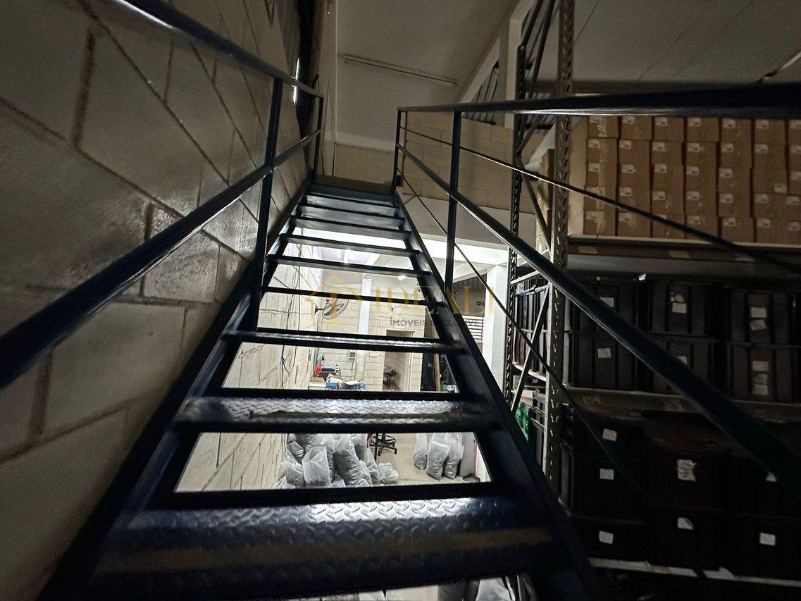 Galpão Amplo com 3.500 m² — Estrutura versátil para operações de alto desempenh  - - 