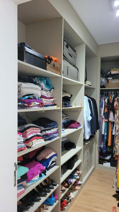 Maravilhoso sobrado de alto padrão, em condomínio fechado próx. da Av. Santana e da Lucas  Atibaia - 