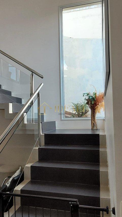 Maravilhoso sobrado de alto padrão, em condomínio fechado próx. da Av. Santana e da Lucas  Atibaia - 