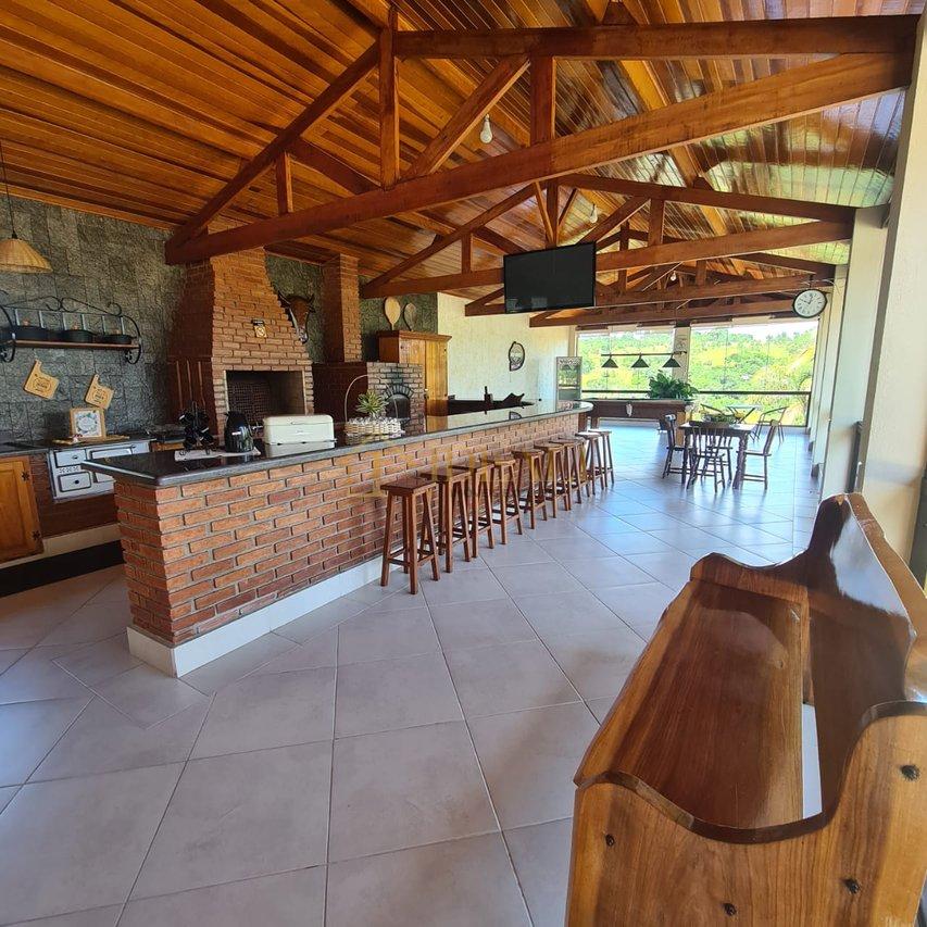 Imóvel de veraneio com estrutura para lazer, moradia e hóspedes  Piracaia - 