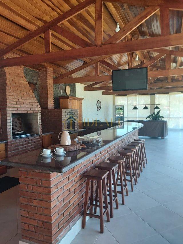 Imóvel de veraneio com estrutura para lazer, moradia e hóspedes  Piracaia - 