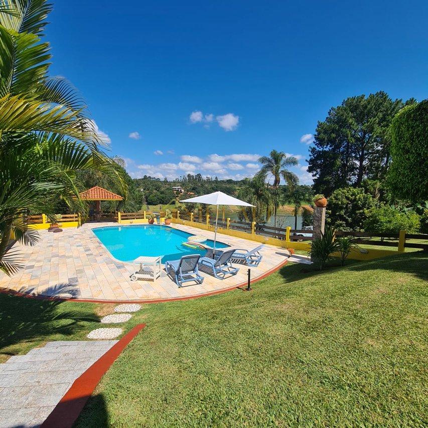 Imóvel de veraneio com estrutura para lazer, moradia e hóspedes  Piracaia - 