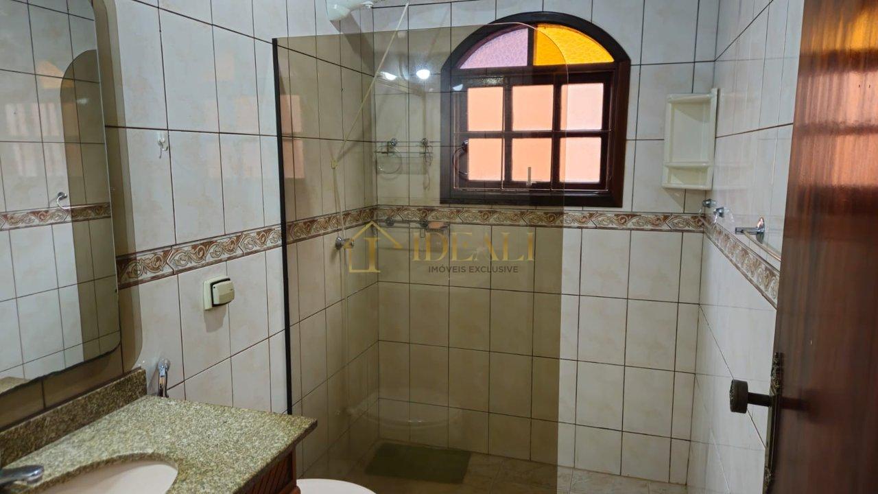 Casa térrea em Atibaia com 3 dormitórios  Atibaia - 