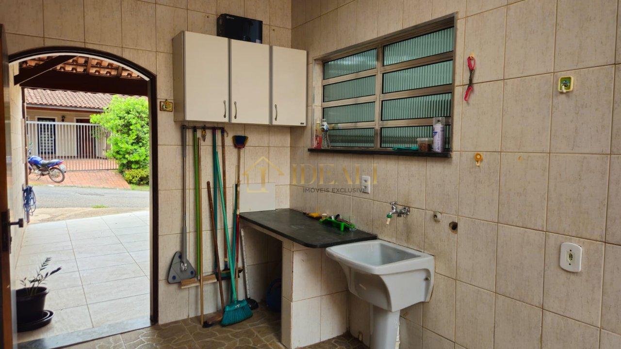 Casa térrea em Atibaia com 3 dormitórios  Atibaia - 