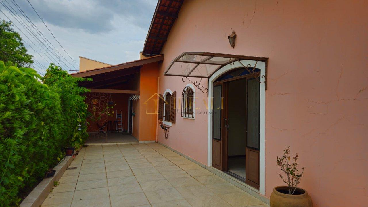 Casa térrea em Atibaia com 3 dormitórios  Atibaia - 