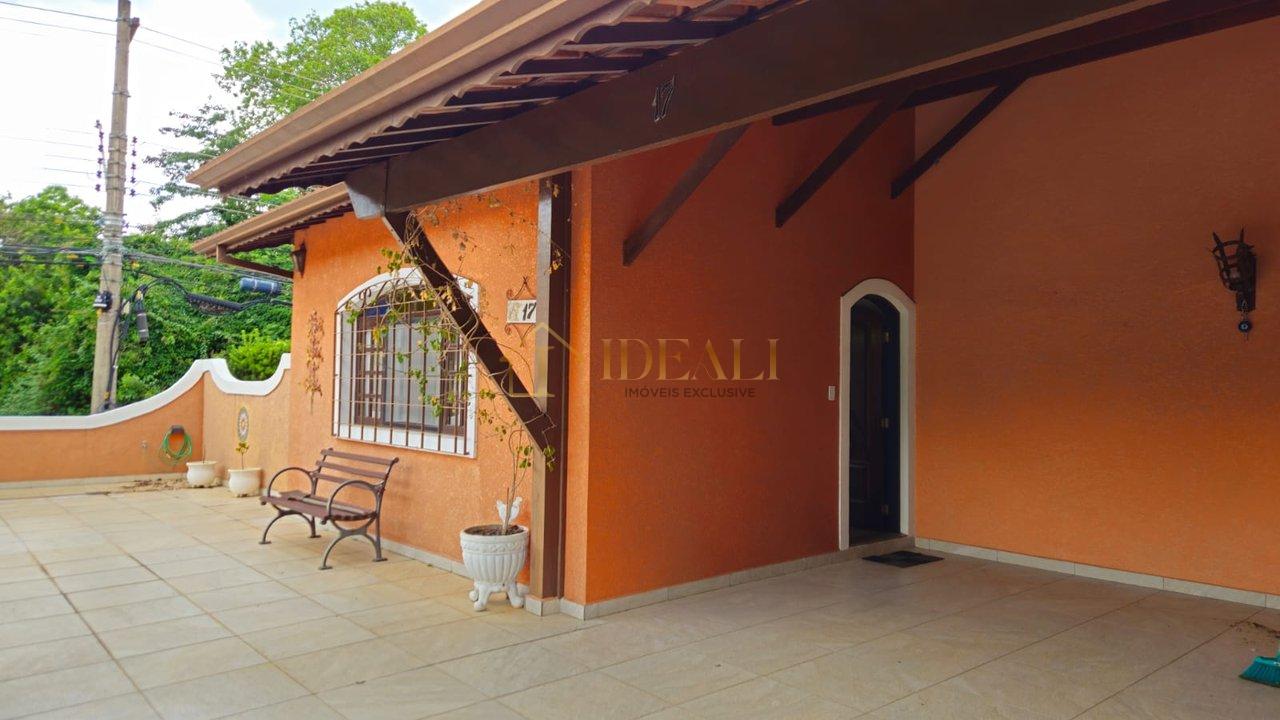 Casa térrea em Atibaia com 3 dormitórios  Atibaia - 