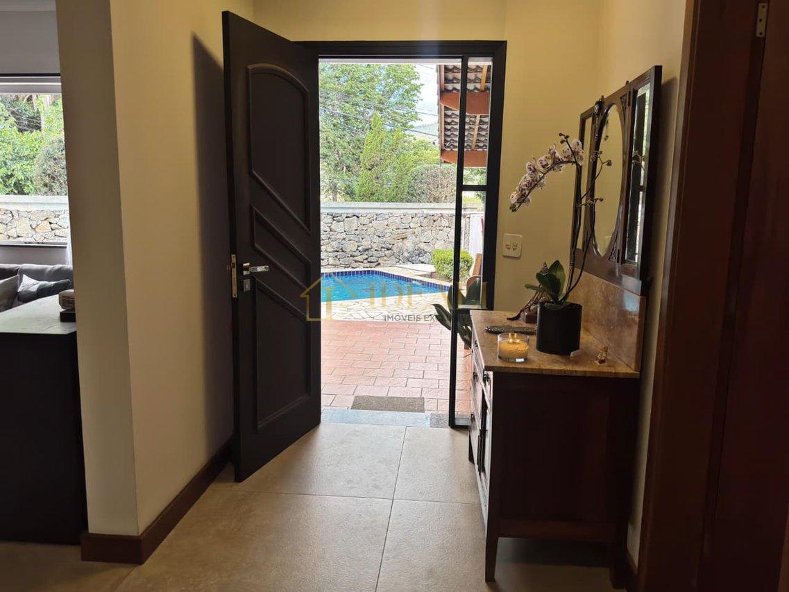 Linda casa na Vila Giglio, vista maravilhosa, a 2 quadras da Lucas  Atibaia - 