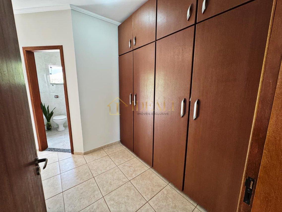 Linda casa na Vila Giglio, vista maravilhosa, a 2 quadras da Lucas  Atibaia - 