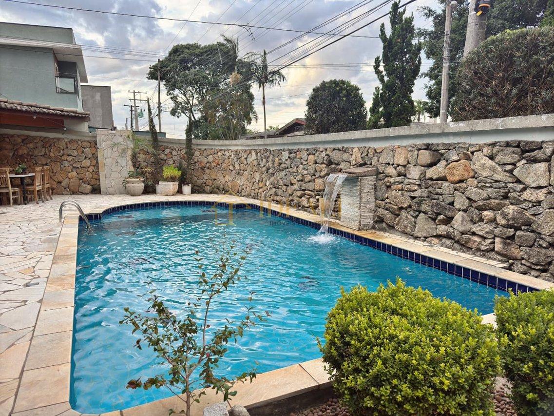 Linda casa na Vila Giglio, vista maravilhosa, a 2 quadras da Lucas  Atibaia - 