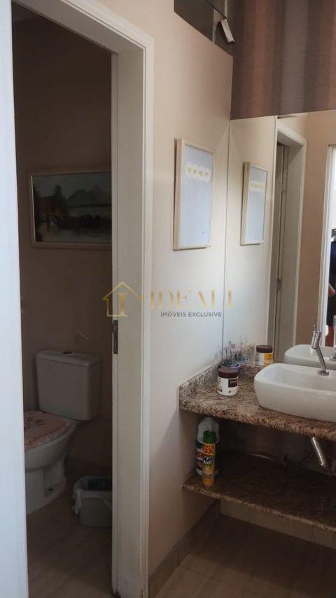 Maravilhosa e ampla casa no Condomínio Flamboyant. Oportunidade ! Aceita permuta até 50 %  Atibaia - 