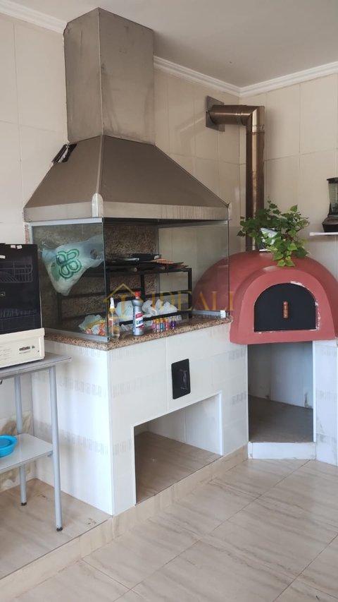 Maravilhosa e ampla casa no Condomínio Flamboyant. Oportunidade ! Aceita permuta até 50 %  Atibaia - 