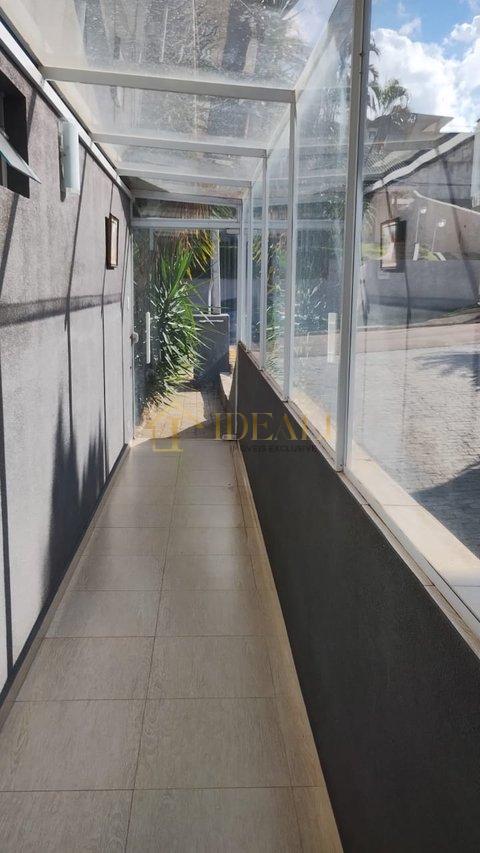 Maravilhosa e ampla casa no Condomínio Flamboyant. Oportunidade ! Aceita permuta até 50 %  Atibaia - 