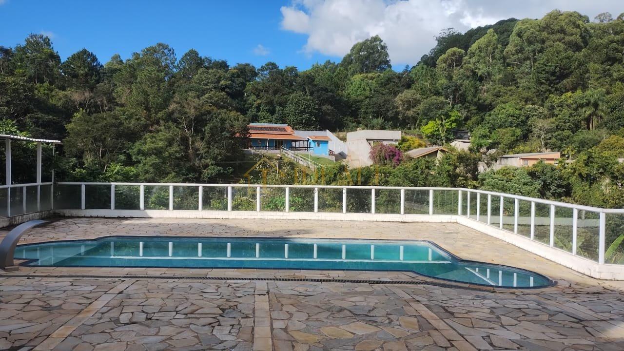 Maravilhosa e ampla casa no Condomínio Flamboyant. Oportunidade ! Aceita permuta até 50 %  Atibaia - 