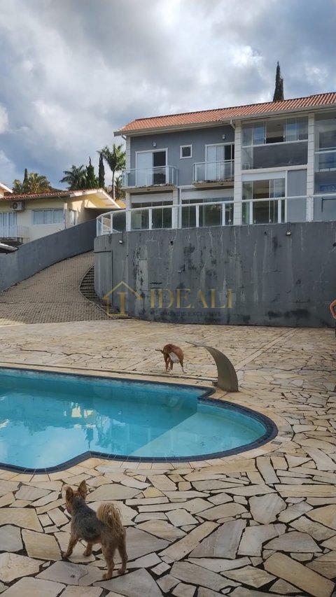 Maravilhosa e ampla casa no Condomínio Flamboyant. Oportunidade ! Aceita permuta até 50 %  Atibaia - 