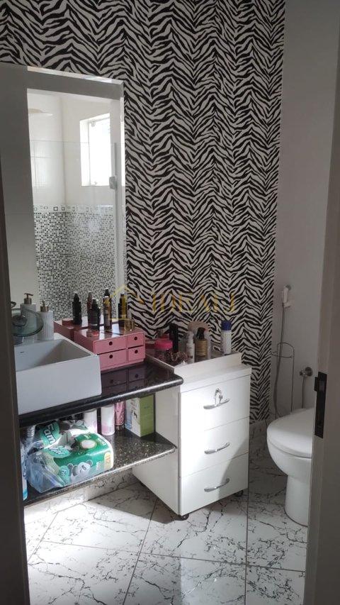 Maravilhosa e ampla casa no Condomínio Flamboyant. Oportunidade ! Aceita permuta até 50 %  Atibaia - 