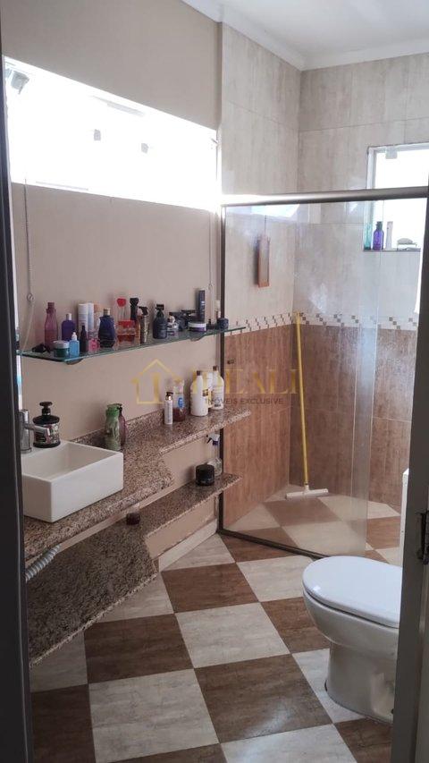 Maravilhosa e ampla casa no Condomínio Flamboyant. Oportunidade ! Aceita permuta até 50 %  Atibaia - 