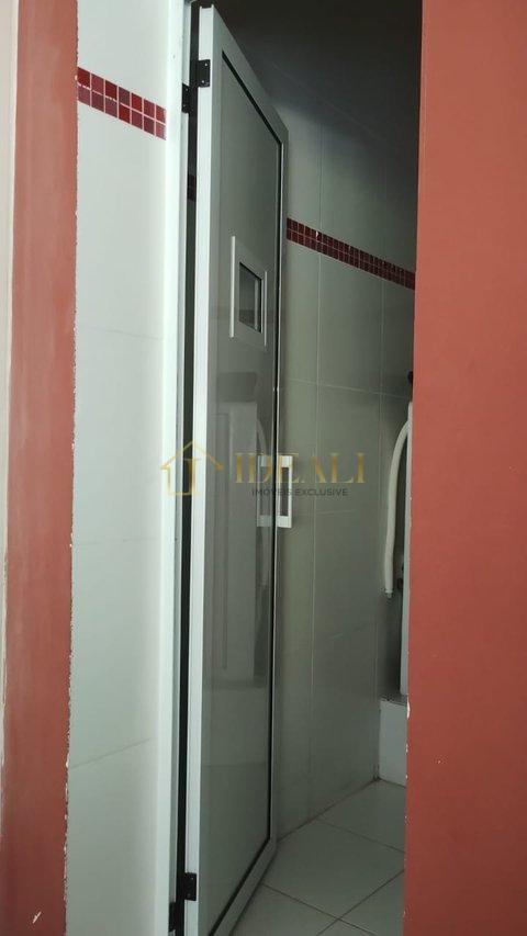 Maravilhosa e ampla casa no Condomínio Flamboyant. Oportunidade ! Aceita permuta até 50 %  Atibaia - 