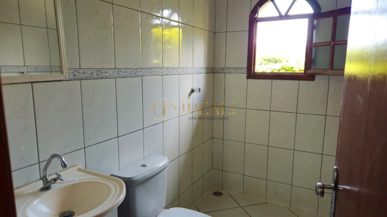 Seu Refúgio em Atibaia: Chácara Maravilhosa com 300m² de Construção e Área Verde!  Atibaia - 