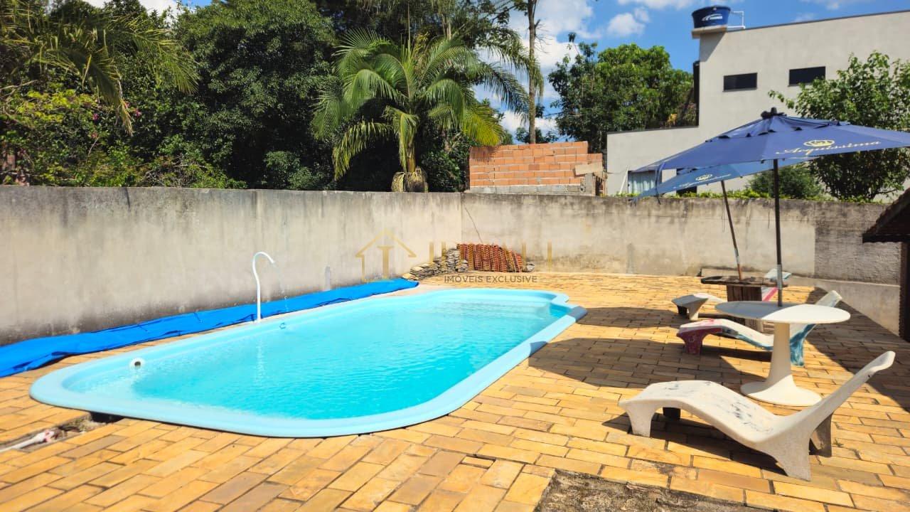 Seu Refúgio em Atibaia: Chácara Maravilhosa com 300m² de Construção e Área Verde!  Atibaia - 