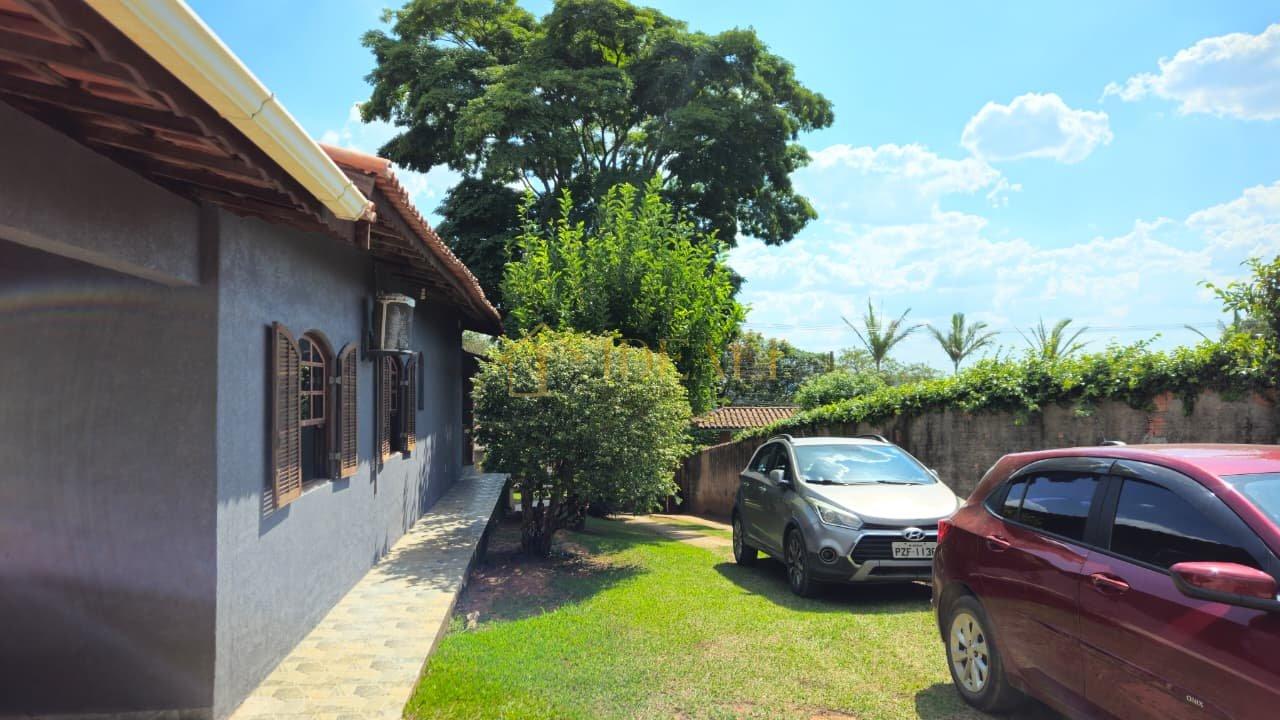 Seu Refúgio em Atibaia: Chácara Maravilhosa com 300m² de Construção e Área Verde!  Atibaia - 