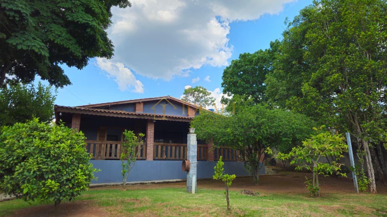 Seu Refúgio em Atibaia: Chácara Maravilhosa com 300m² de Construção e Área Verde!  Atibaia - 