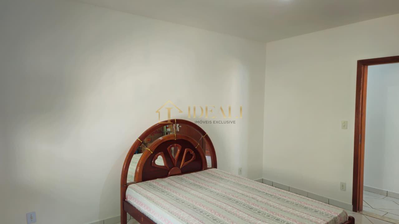 Seu Refúgio em Atibaia: Chácara Maravilhosa com 300m² de Construção e Área Verde!  Atibaia - 