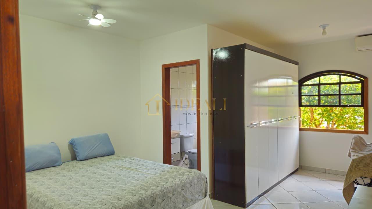 Seu Refúgio em Atibaia: Chácara Maravilhosa com 300m² de Construção e Área Verde!  Atibaia - 