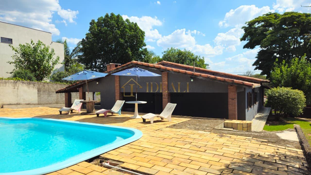 Seu Refúgio em Atibaia: Chácara Maravilhosa com 300m² de Construção e Área Verde!  Atibaia - 