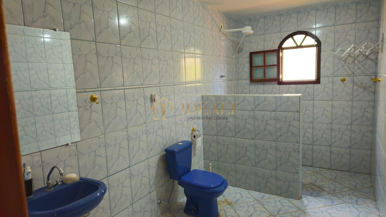 Seu Refúgio em Atibaia: Chácara Maravilhosa com 300m² de Construção e Área Verde!  Atibaia - 