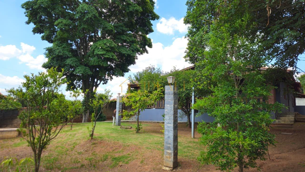 Seu Refúgio em Atibaia: Chácara Maravilhosa com 300m² de Construção e Área Verde!  Atibaia - 