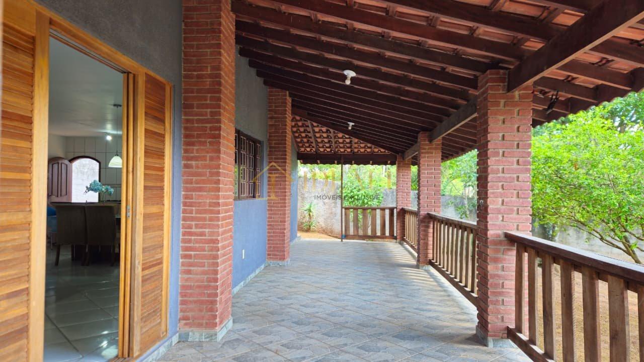 Seu Refúgio em Atibaia: Chácara Maravilhosa com 300m² de Construção e Área Verde!  Atibaia - 