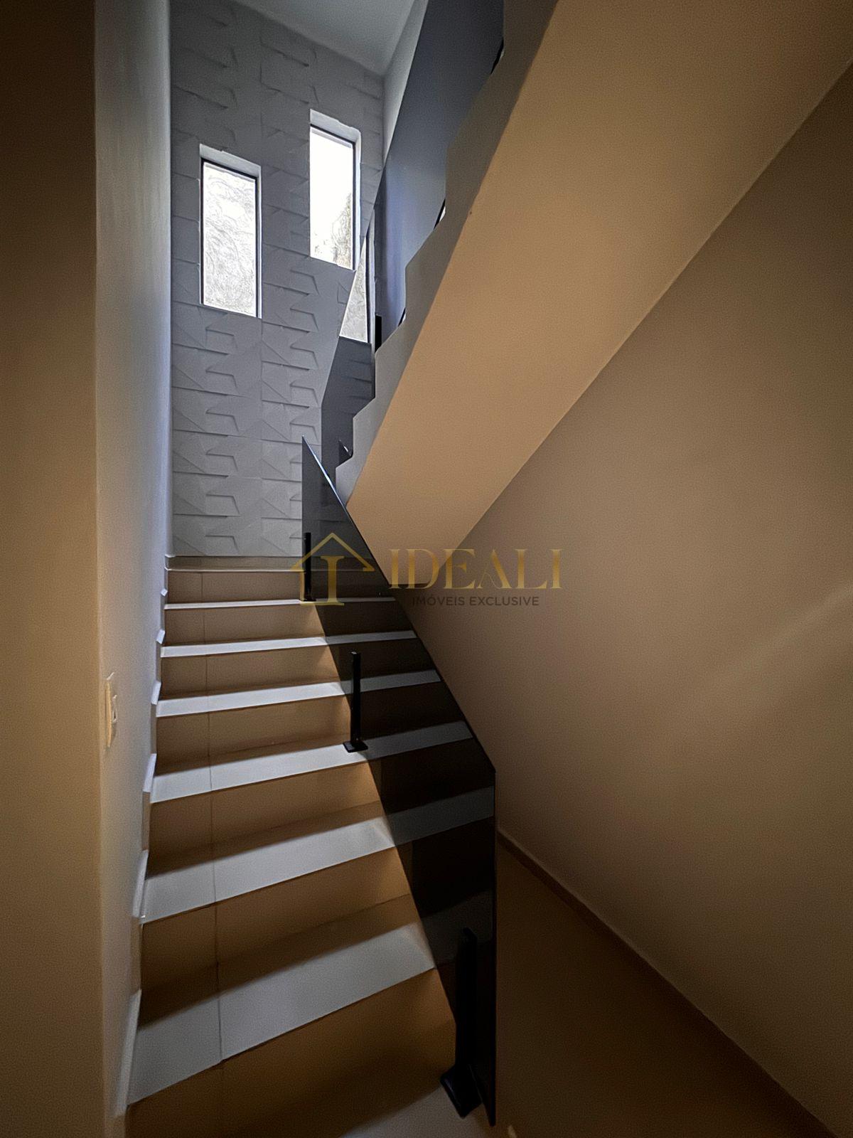 SOBRADO A VENDA 3 DORMS C\ SUITE - 223 METROS JARDIM SERRA GRANDE Rua Dalvi Gramorelli  Caieiras - 