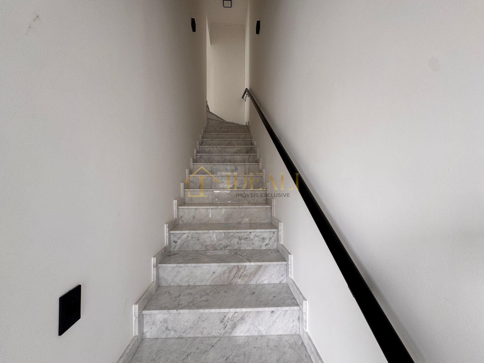 SOBRADO A VENDA 3 DORMS C\SUITE - 192 METROS - JARDIM EUROPA - CAIEIRAS Rua Vereador Benedito Lopes de Campos  Caieiras - 