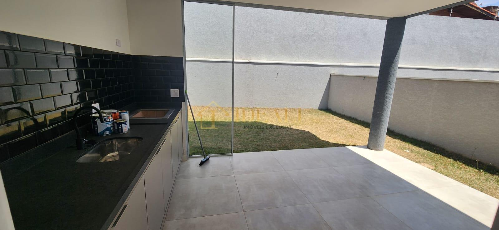 Sobrado Moderno no Condom&iacute;nio Village Avenida Dona Carmela Atibaia - 