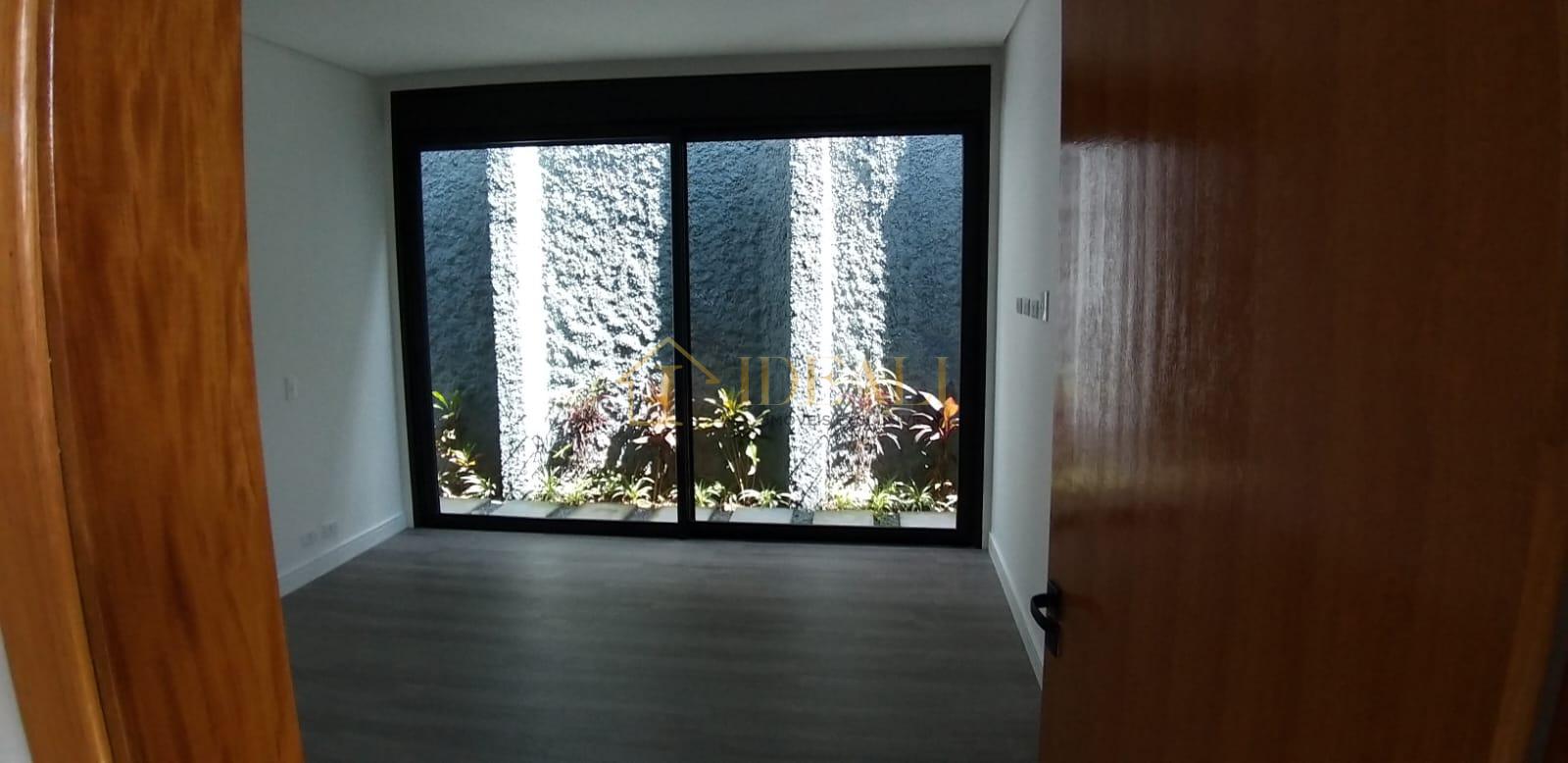 Resid&ecirc;ncia de Alto Padr&atilde;o com &Aacute;rea Gourmet e Su&iacute;te Master  Rua Guarujá Atibaia - 