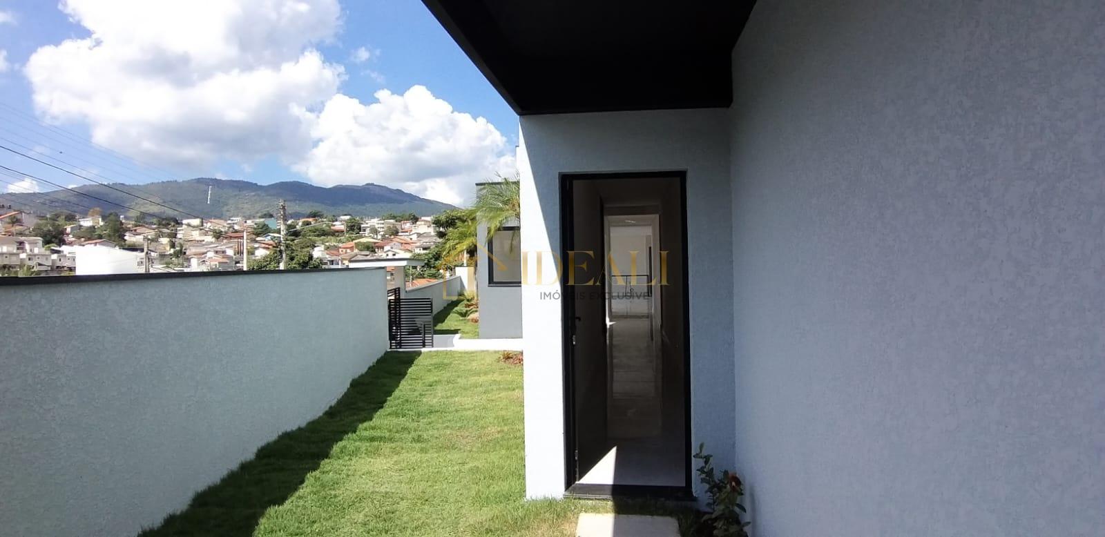 Resid&ecirc;ncia de Alto Padr&atilde;o com &Aacute;rea Gourmet e Su&iacute;te Master  Rua Guarujá Atibaia - 