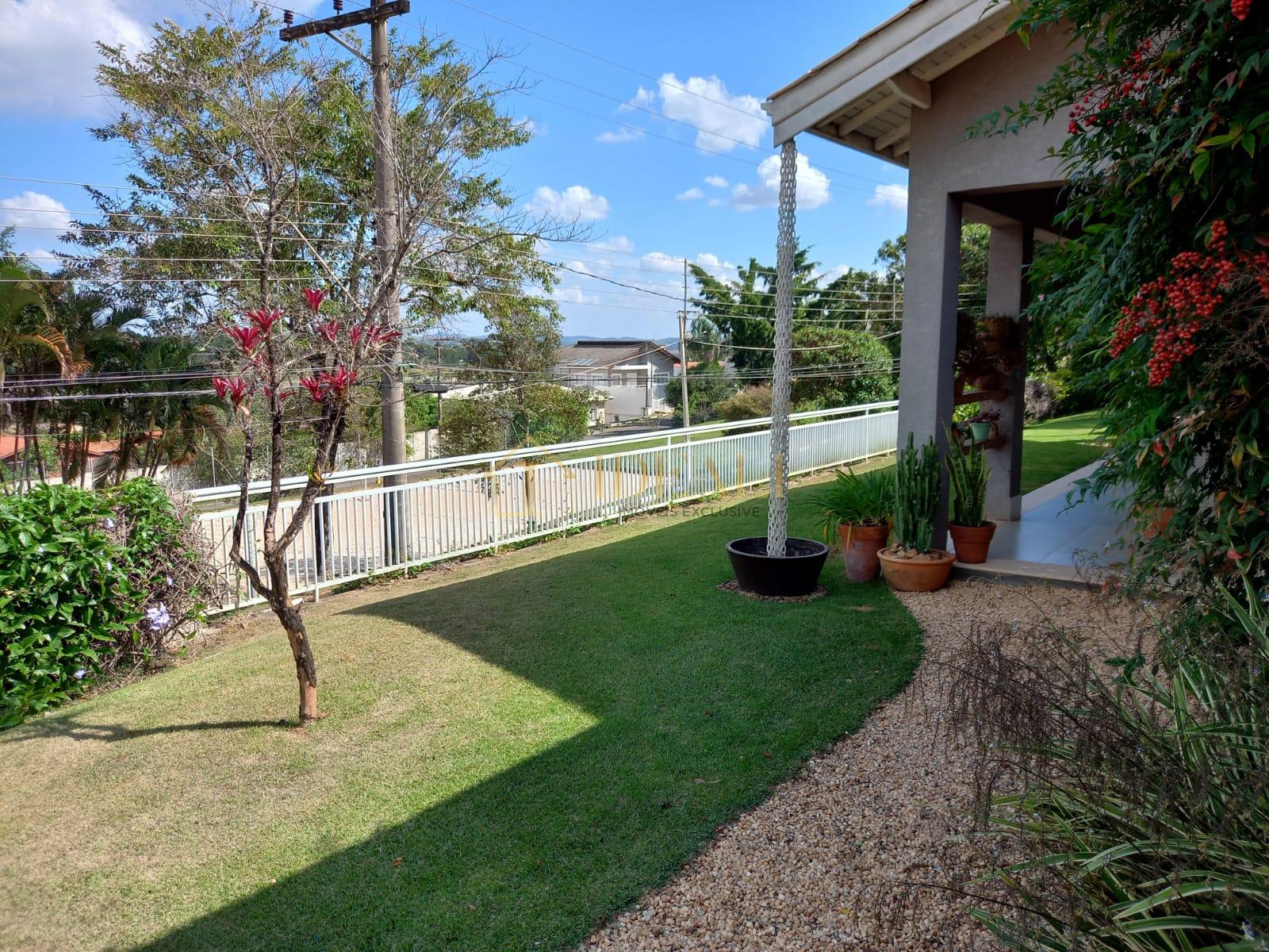 Linda casa t&eacute;rrea em condom&iacute;nio, pr&oacute;xima do trevo das rodovias Fern&atilde;o Dias e Dom Pedro  Atibaia - 