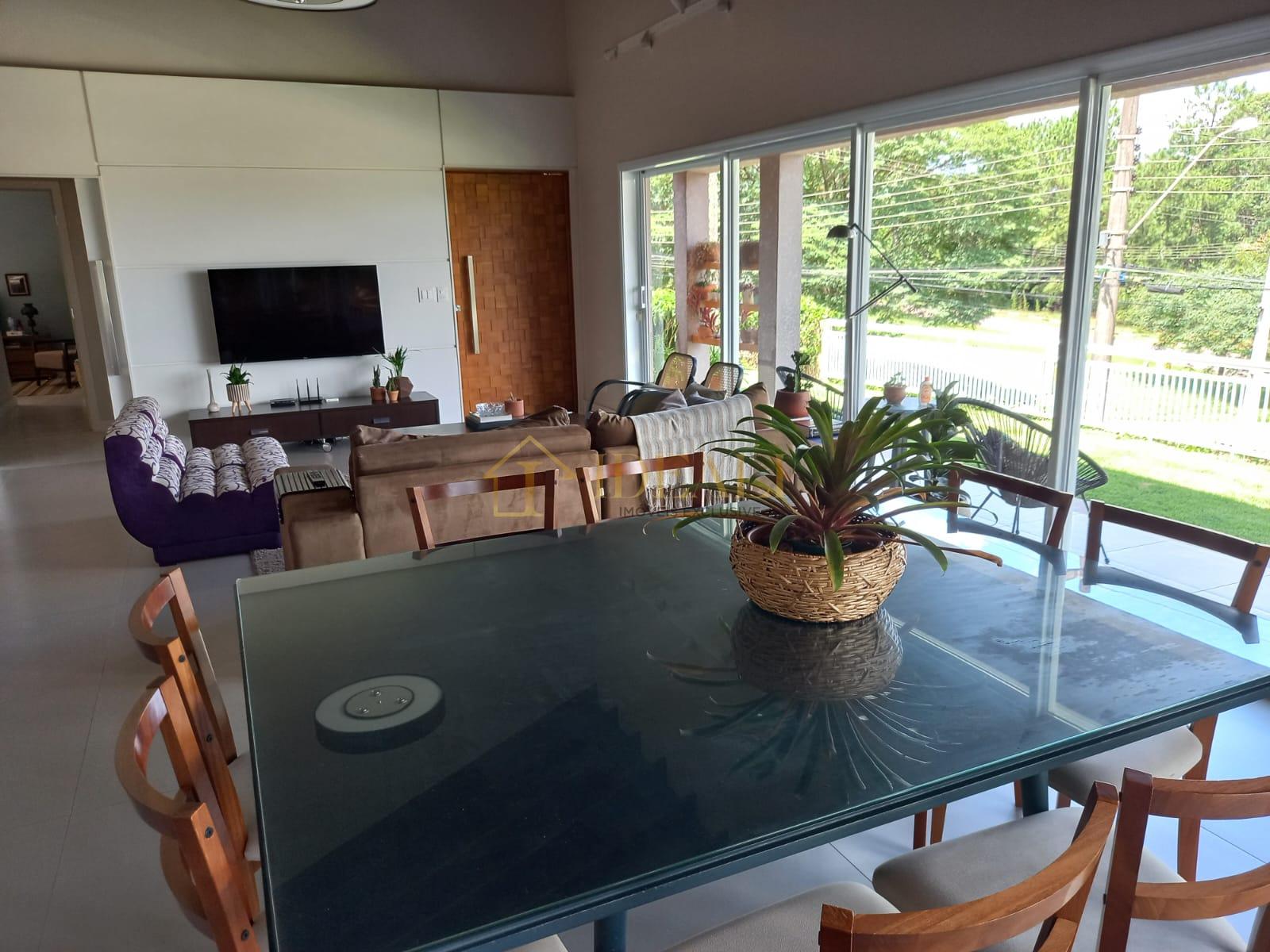 Linda casa t&eacute;rrea em condom&iacute;nio, pr&oacute;xima do trevo das rodovias Fern&atilde;o Dias e Dom Pedro  Atibaia - 