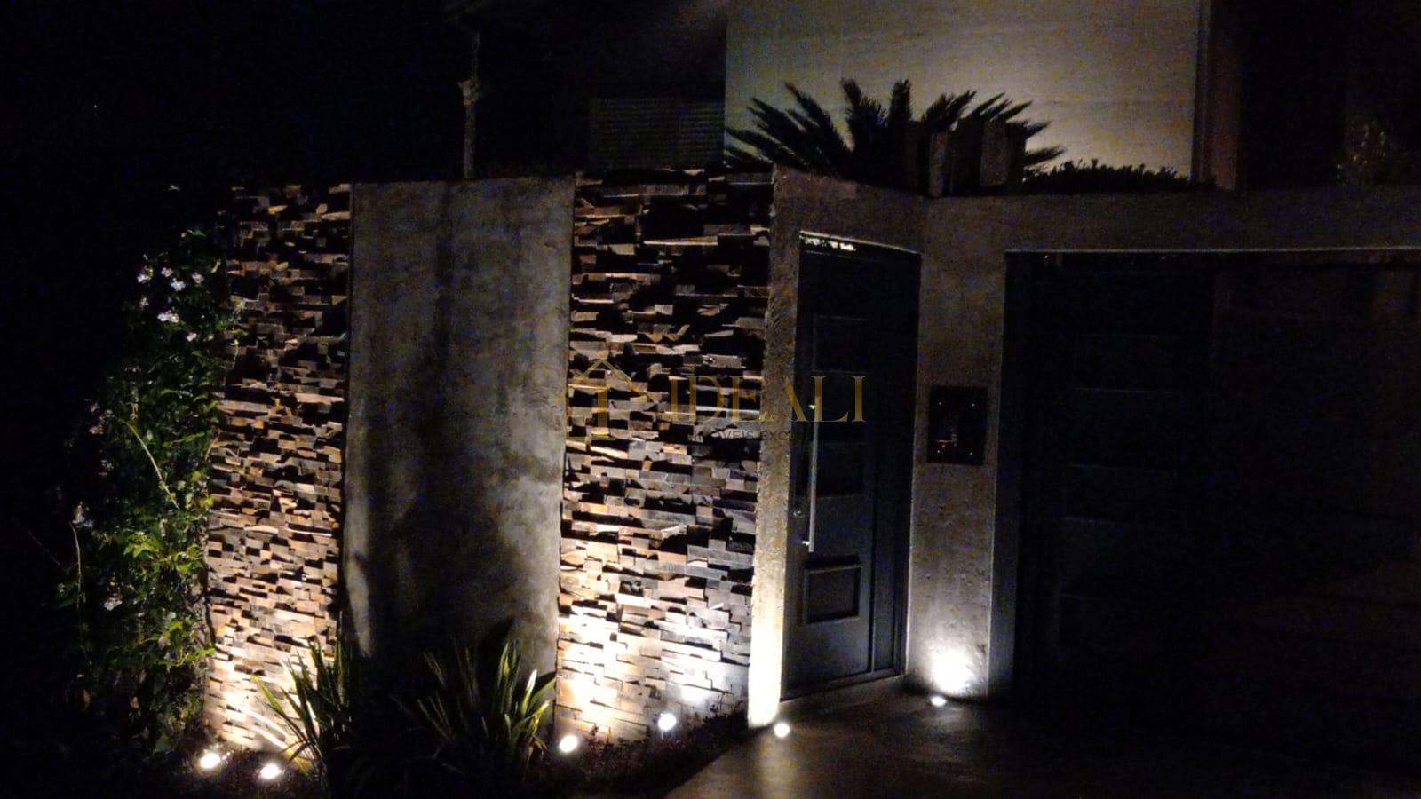 Linda casa t&eacute;rrea em condom&iacute;nio, pr&oacute;xima do trevo das rodovias Fern&atilde;o Dias e Dom Pedro  Atibaia - 