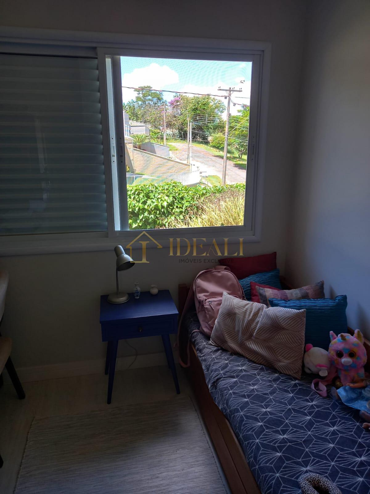 Linda casa t&eacute;rrea em condom&iacute;nio, pr&oacute;xima do trevo das rodovias Fern&atilde;o Dias e Dom Pedro  Atibaia - 