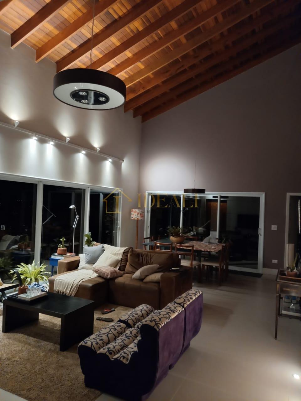 Linda casa t&eacute;rrea em condom&iacute;nio, pr&oacute;xima do trevo das rodovias Fern&atilde;o Dias e Dom Pedro  Atibaia - 